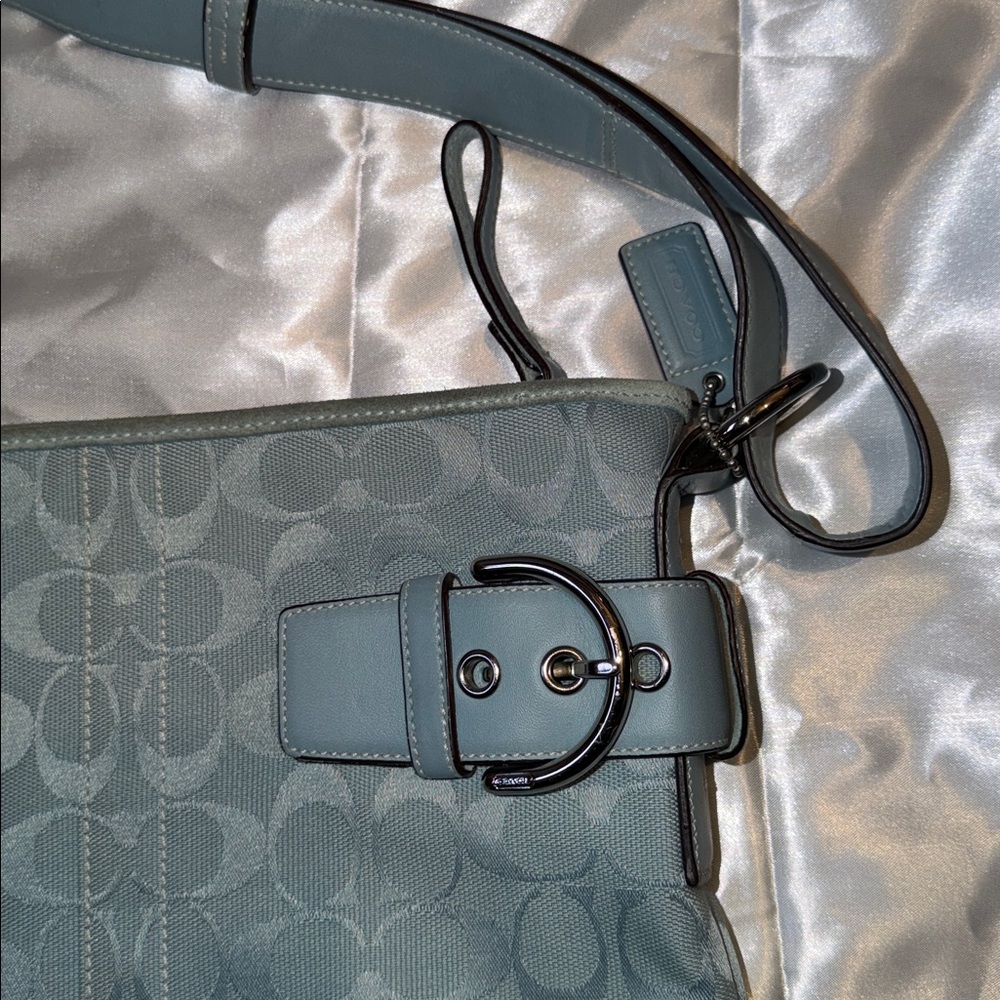 Coach perfect Y2K Soho Tiffany Blue Messenger/ Shoulder Bag
13 - Picture 4 of 11